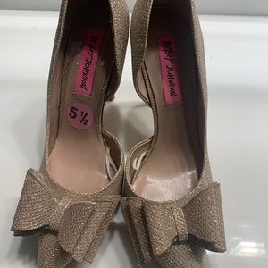 Bestey Johnson Gold Evening shoes